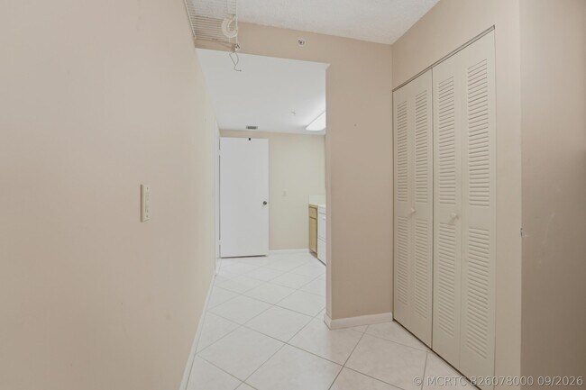 Building Photo - 2601 Marina Isle Way