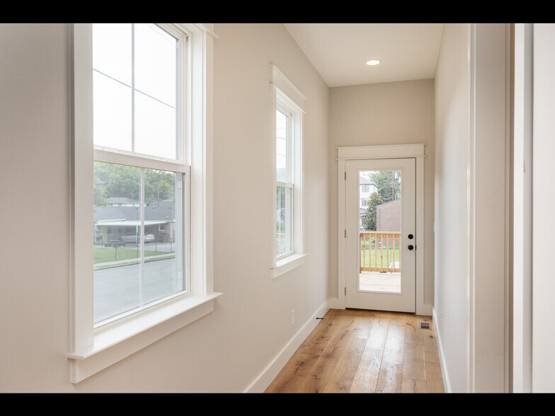 Building Photo - 1447 14th Ave S
