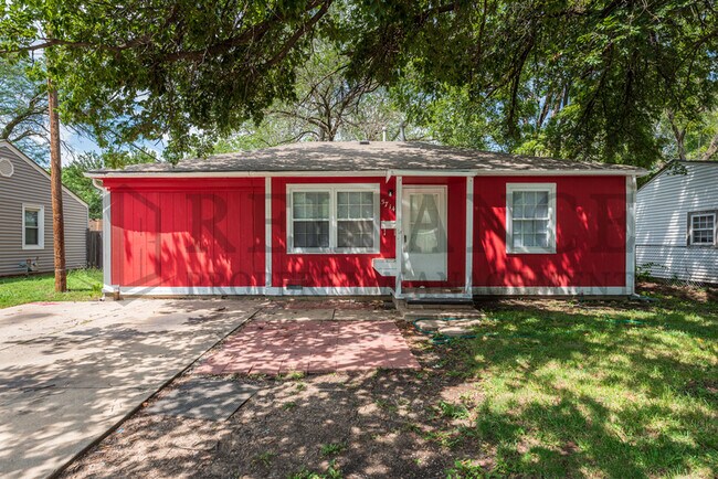 Primary Photo - 5714 E Harry St
