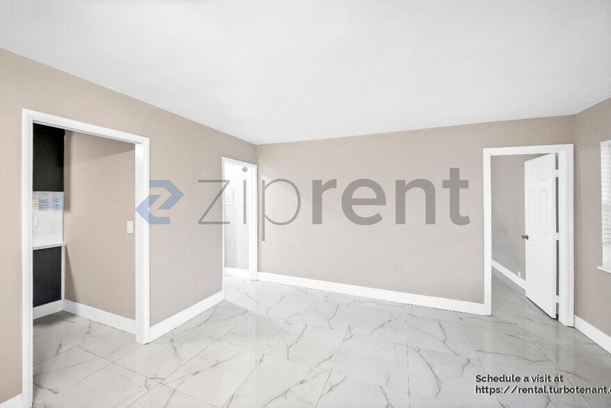 Building Photo - 1434 S Sycamore St