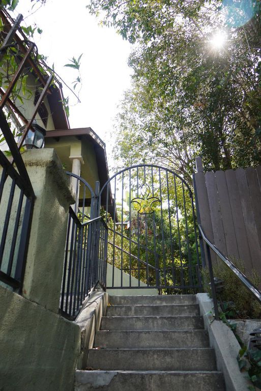 Building Photo - 1514 Micheltorena St