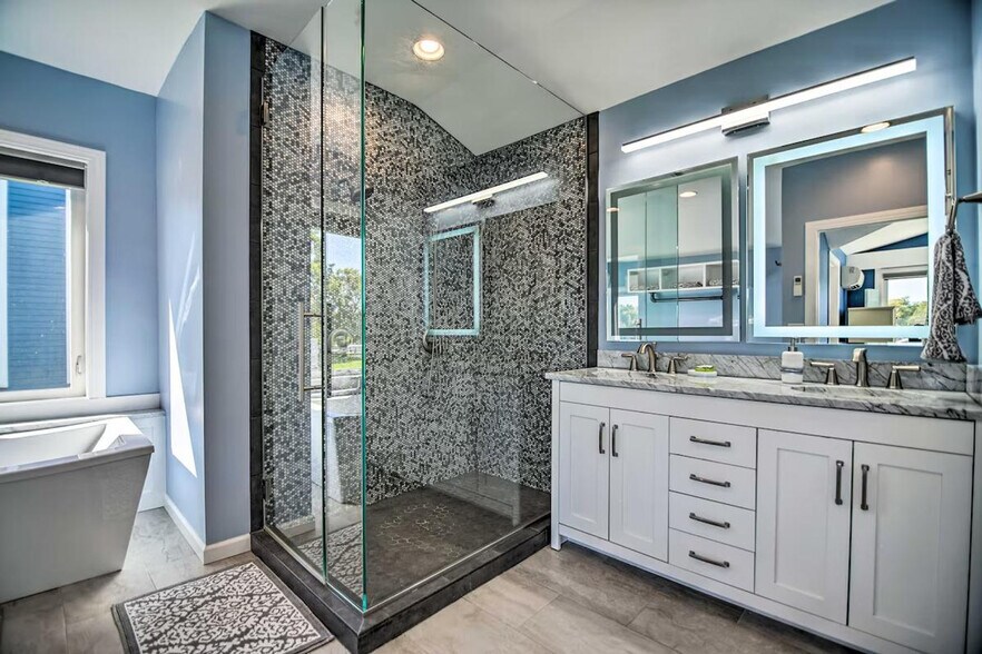 Building Photo - 2712 Shorewood Dr