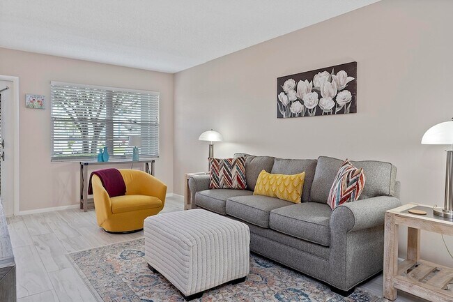 Building Photo - 1032 Lincoln B