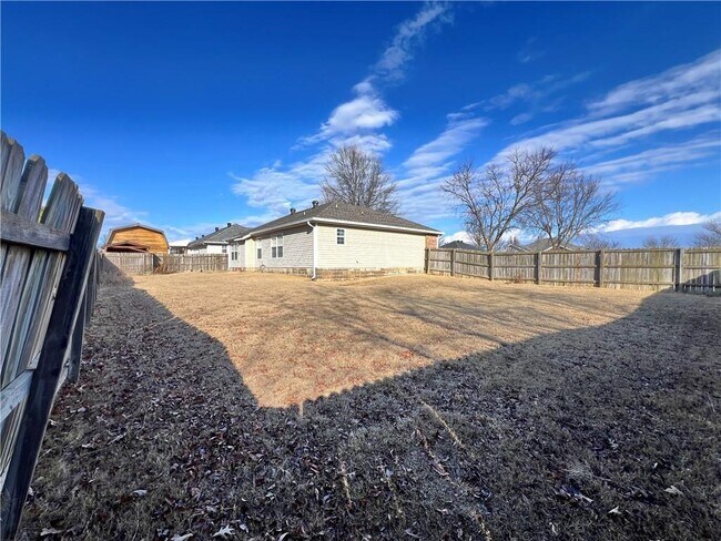 Building Photo - 1005 Zachary Dr