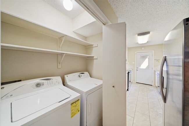 Building Photo - 5836 Sampley Way