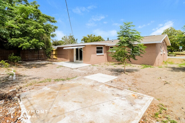 Building Photo - 7206 Rhinebeck Dr