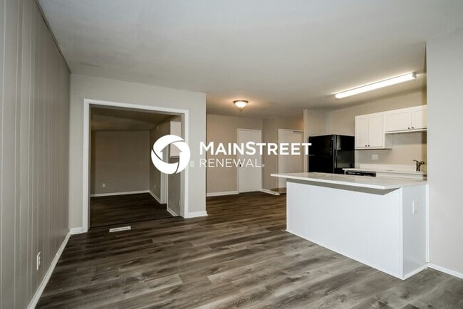 Building Photo - 4 Bedroom Pet-Friendly Home in FLORISSANT,...