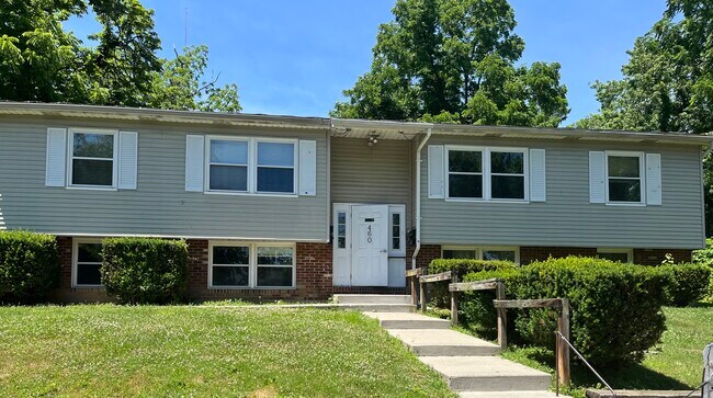 Primary Photo - 460 Grant St