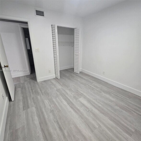 Building Photo - 10020 Winding Lake Rd