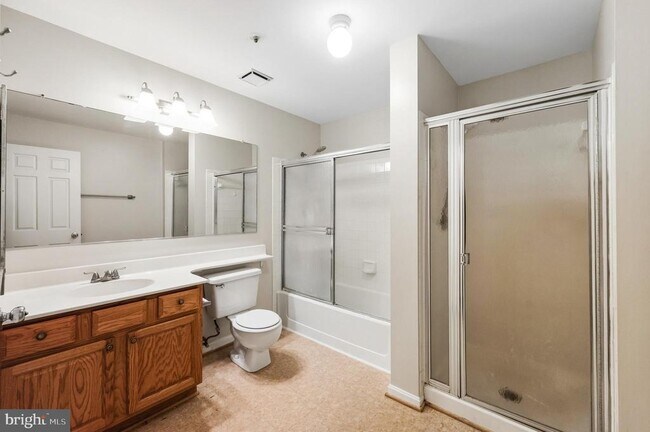 Building Photo - 240 S Reynolds St