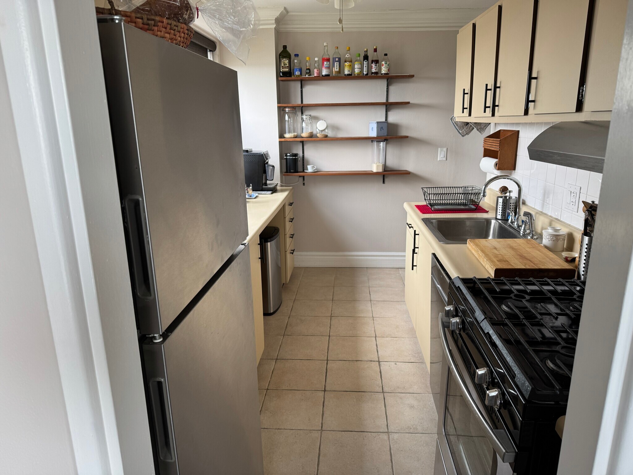 Kitchen, walk-thru - 4466 W Pine Blvd