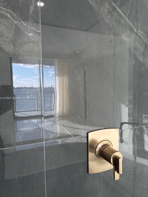 Building Photo - 700 NE 24th St