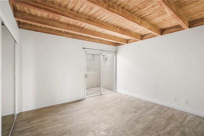 Building Photo - 326 Thalia St