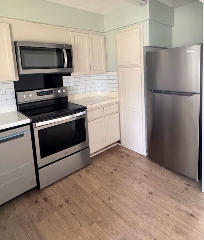 Building Photo - Stylish Seminole Condo with Private Garage in Chateaux de Bardmoor 55+ Community