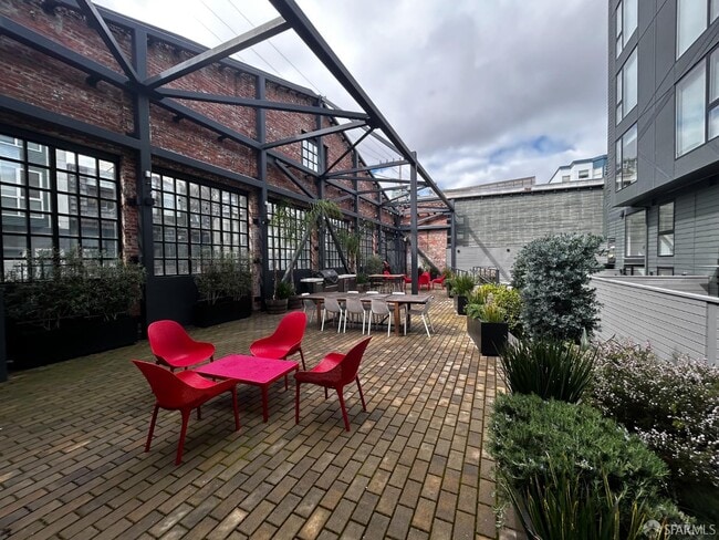 Building Photo - 230 7th St