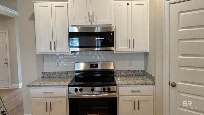 Building Photo - 452 Parkerman Ave