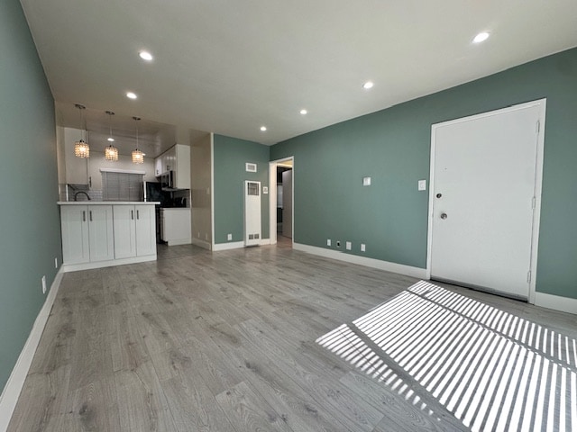 Building Photo - 7555 De Longpre Ave