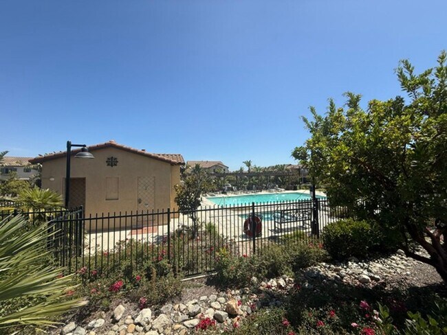 Building Photo - Model Home in desirable Moorpark Highlands!
