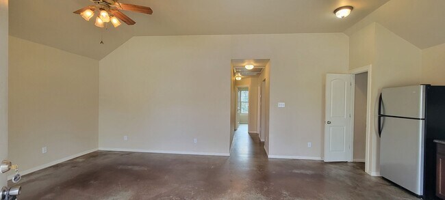 Building Photo - Amazing 3 Bed/1 Bath, Newer Construction, ...