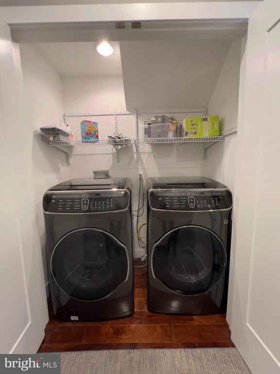 Building Photo - 423 Wallace St