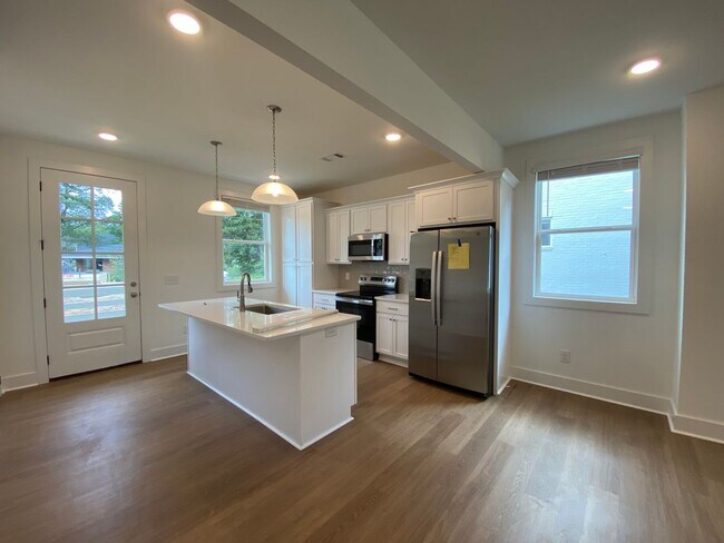 Building Photo - 489 Martin Ave