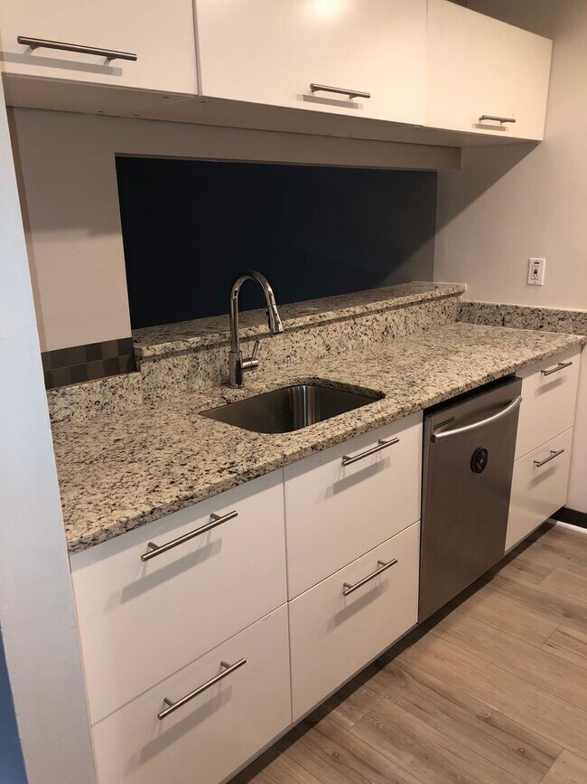 Building Photo - 206 Water Fountain Ct