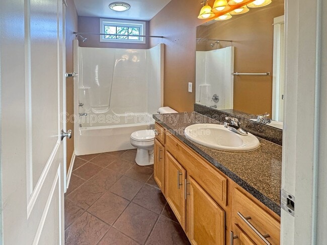 Building Photo - 2565 Orchard View Dr NE