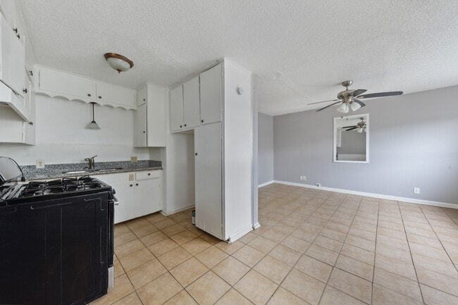 Building Photo - 3906 Video St