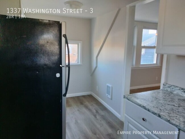 Building Photo - 1337 Washington St