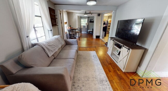 Building Photo - 132 S Clemens Ave