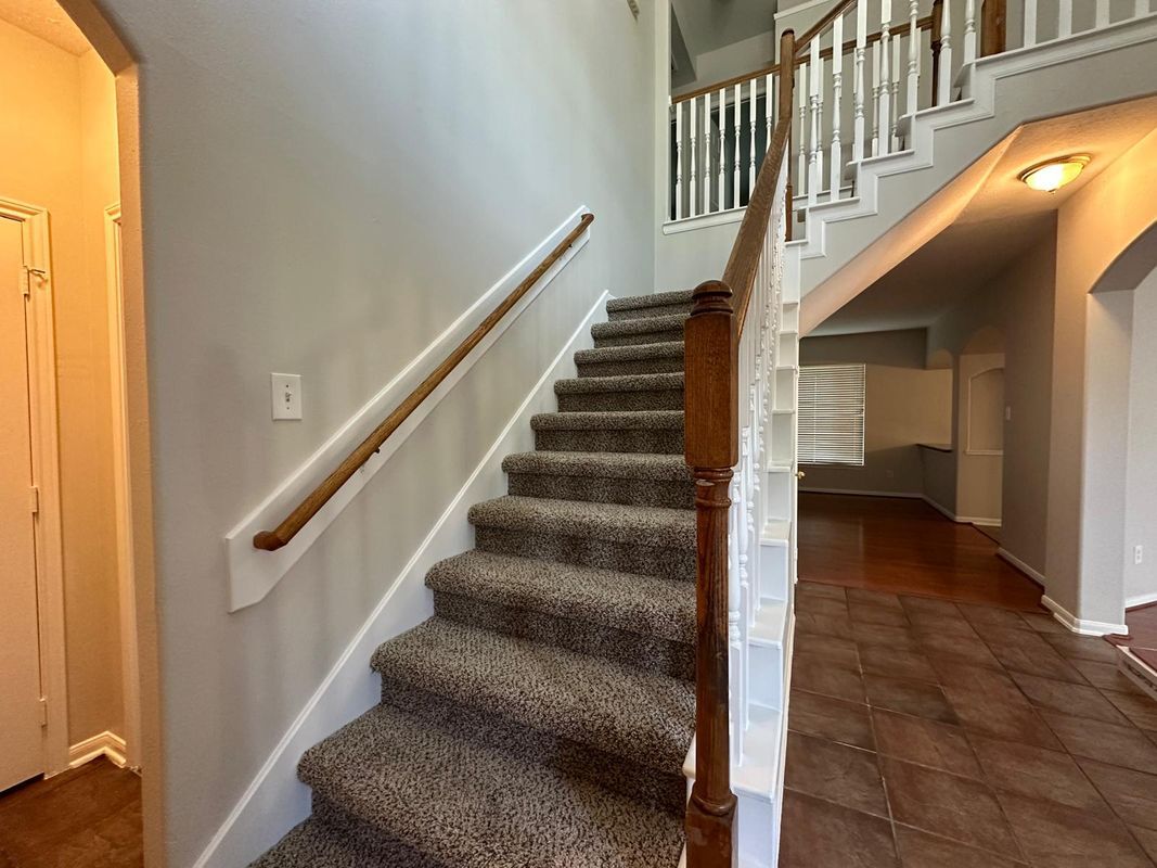 Building Photo - 9210 Memorial Grove Dr