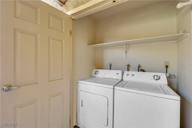Building Photo - 5242 River Glen Dr