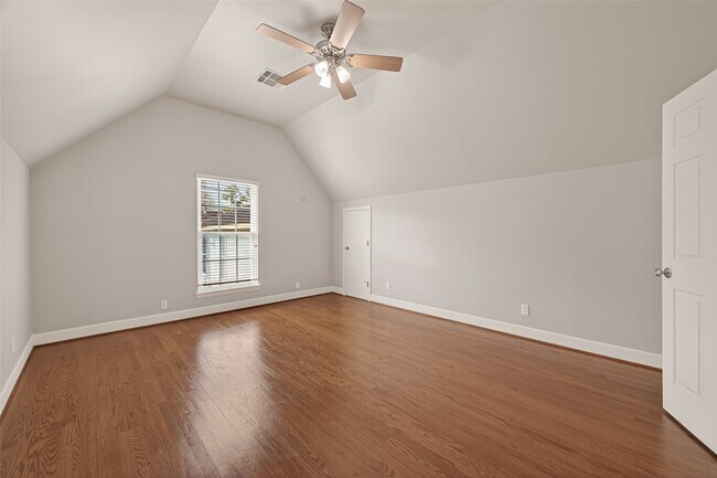 Building Photo - 2405 Southgate Blvd