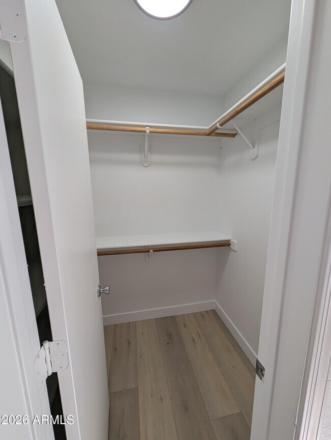 Building Photo - 1880 E Morten Ave