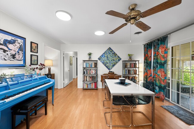 Building Photo - 2702 Little John Ln