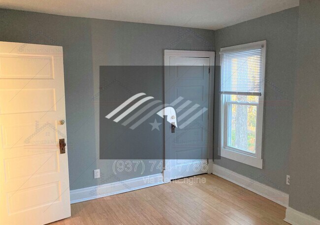 Building Photo - 419 Alberta St