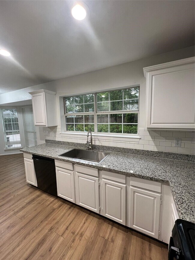 Building Photo - 34 E Trillium Cir