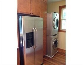 Building Photo - 6 Elm St