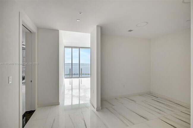 Building Photo - 300 Biscayne Blvd Way
