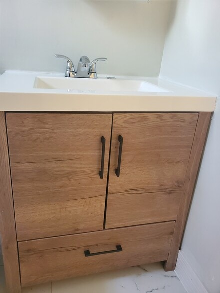 Vanity - 2808 Iverson St