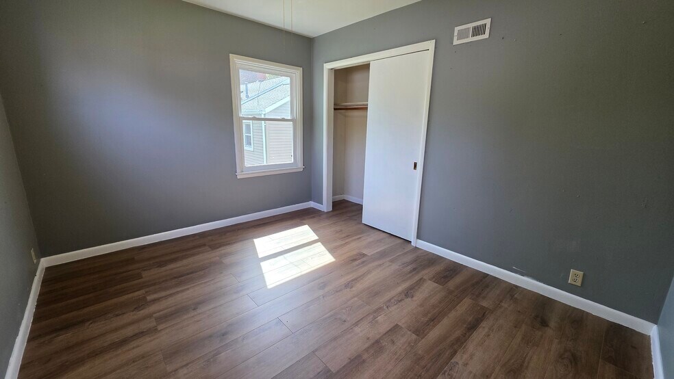 Bedroom 3 - 1817 E Ave NE