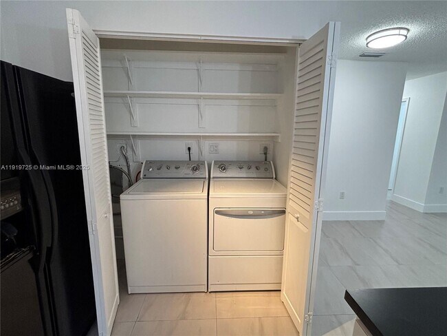 Building Photo - 3616 SW 17th St