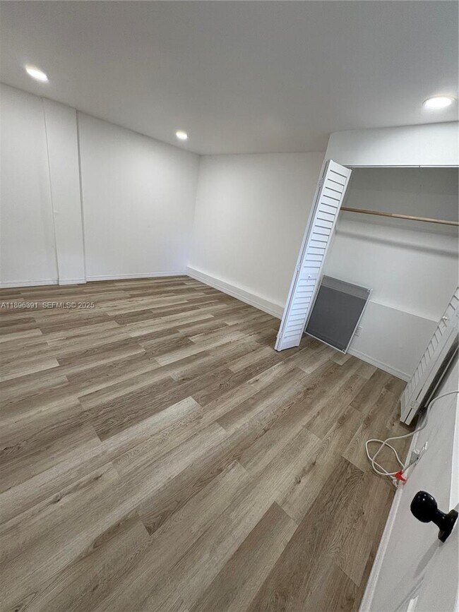 Building Photo - 650 SW 28th Terrace