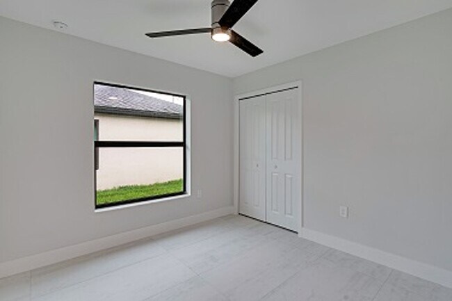 Building Photo - 2023 Duplex All tiled - 3 Bedroom Plus Den/2 Bath & 2 car Garage