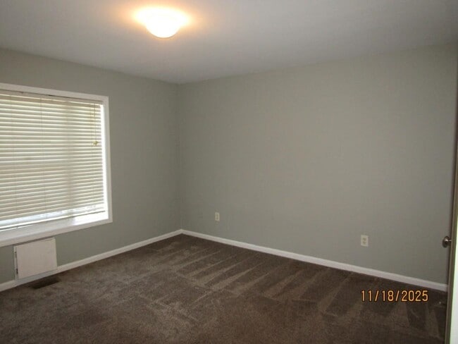 Building Photo - 4128 Horseshoe Rd N