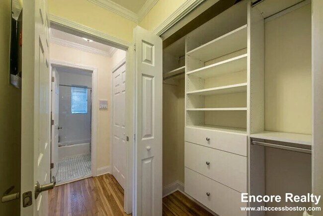 Building Photo - 70 St Paul St