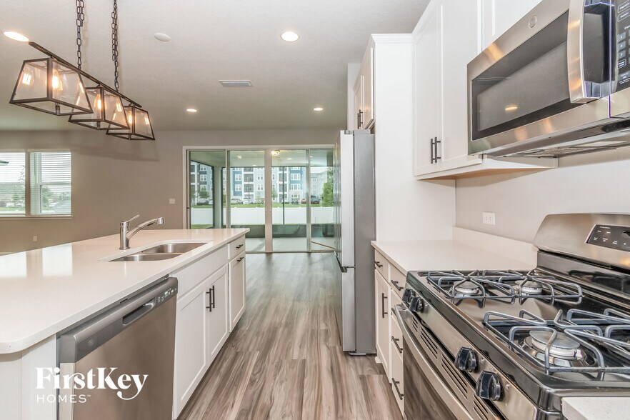 Building Photo - 2081 Amberly Dr