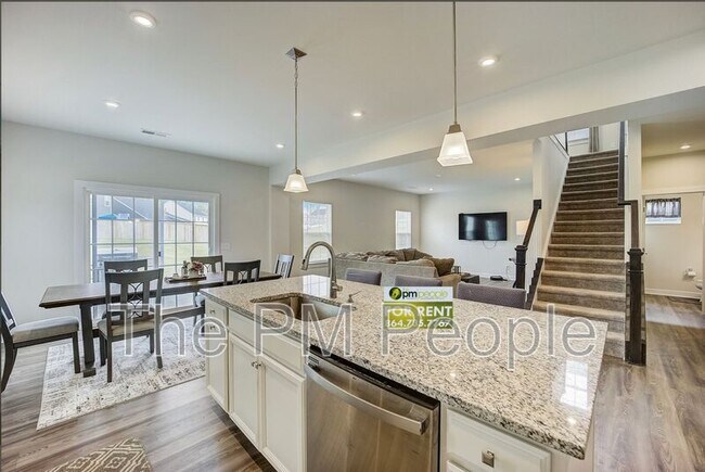 Building Photo - 32 Wiltshire Cir