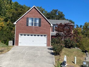Building Photo - Knoxville 37931 - 4 bedroom, 2.5 bath home - Contact Susan Calabrese (865) 591-9204