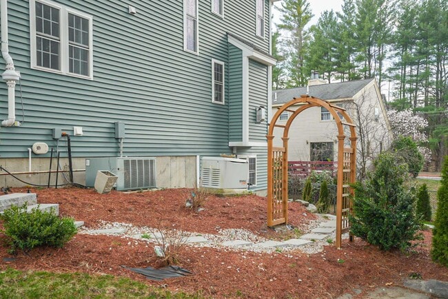 Building Photo - 5 Lowther Pl